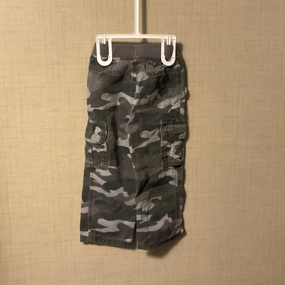 Kids' Gray Camouflage Cargo Pants - Picture 2 of 4